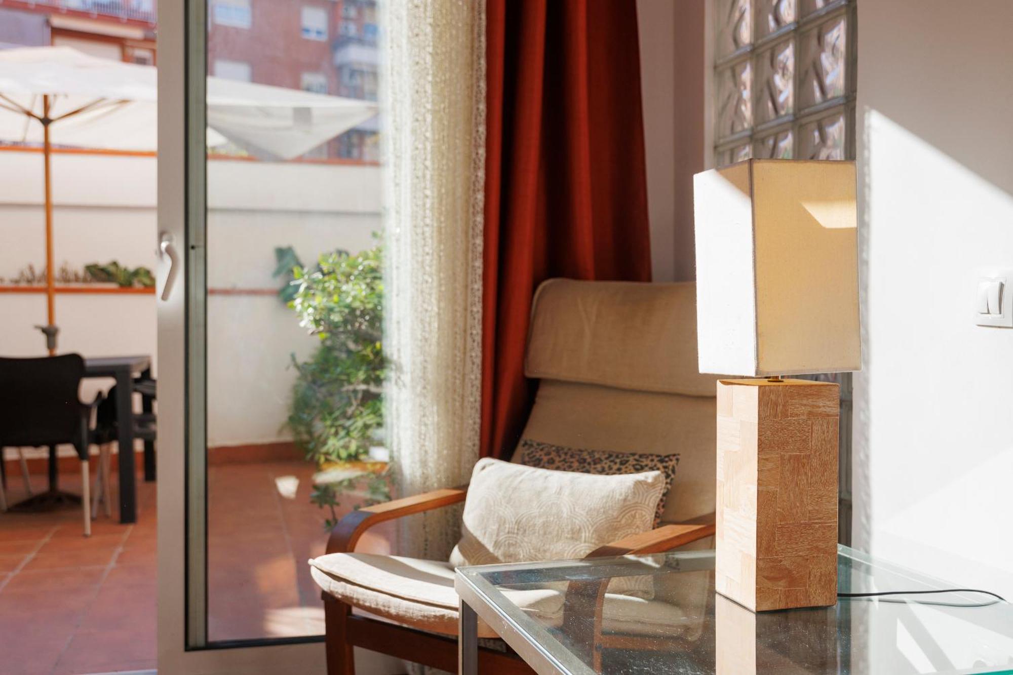 Aparteasy - Private Terrace, 3-Bedroom Apartment Barcelona Buitenkant foto