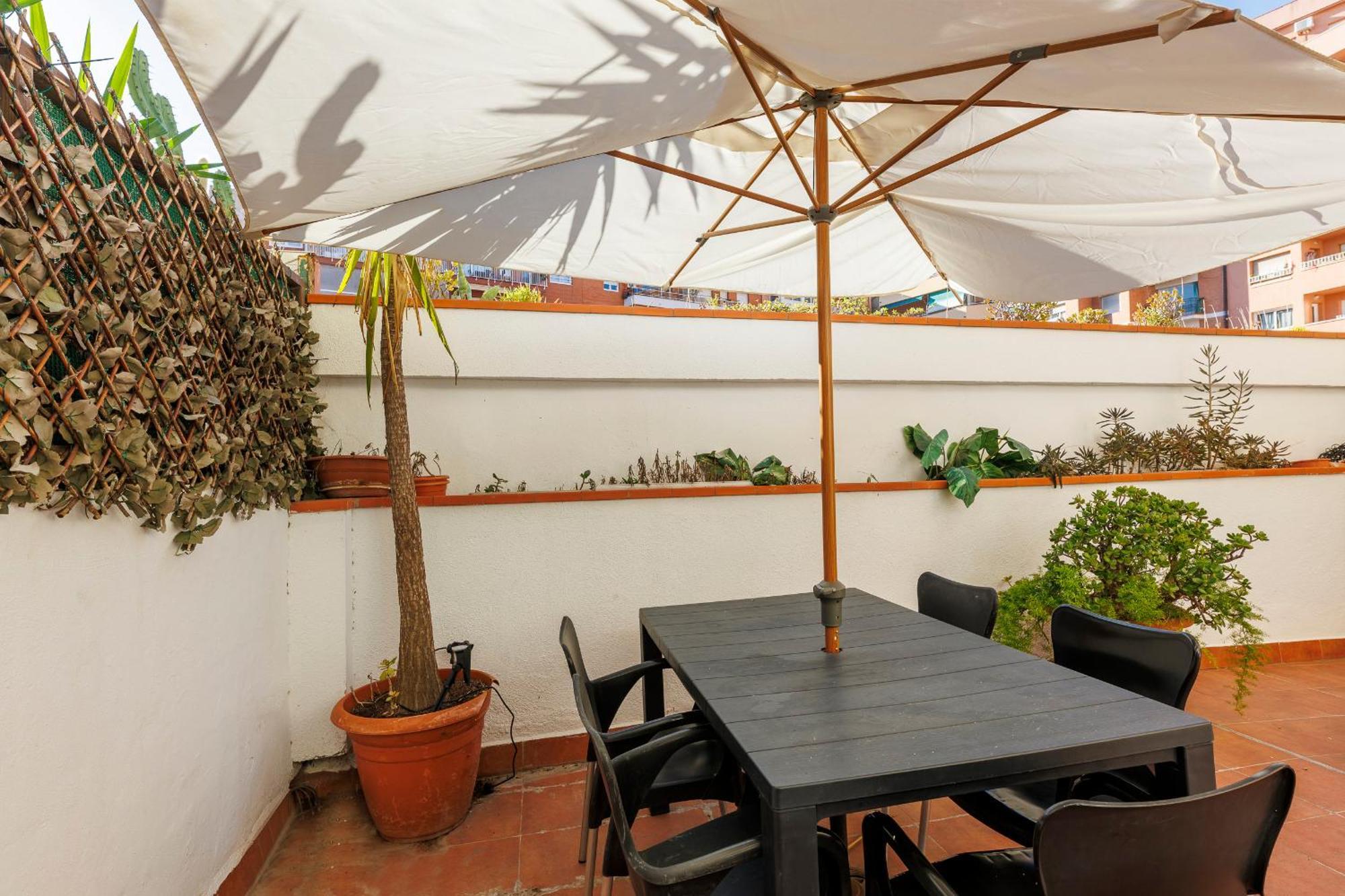 Aparteasy - Private Terrace, 3-Bedroom Apartment Barcelona Buitenkant foto